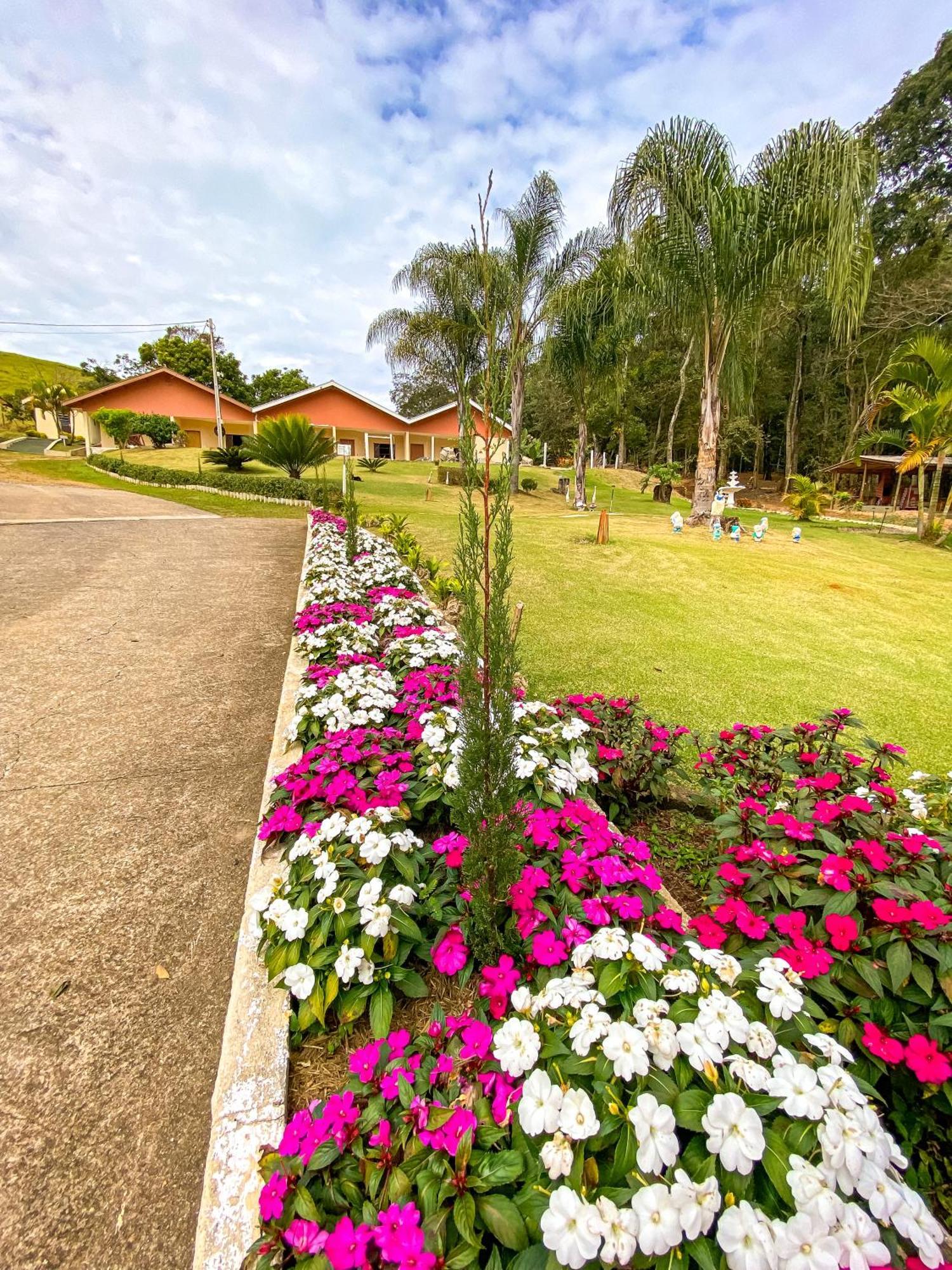 Pousada Flores Do Campo Águas de Lindóia Exterior foto